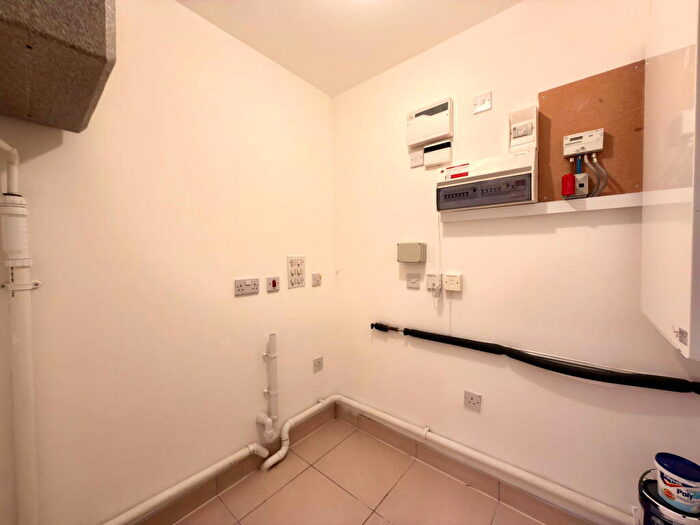 2 Bedroom Flat For Sale In Lakeside Drive, Park Royal, NW10