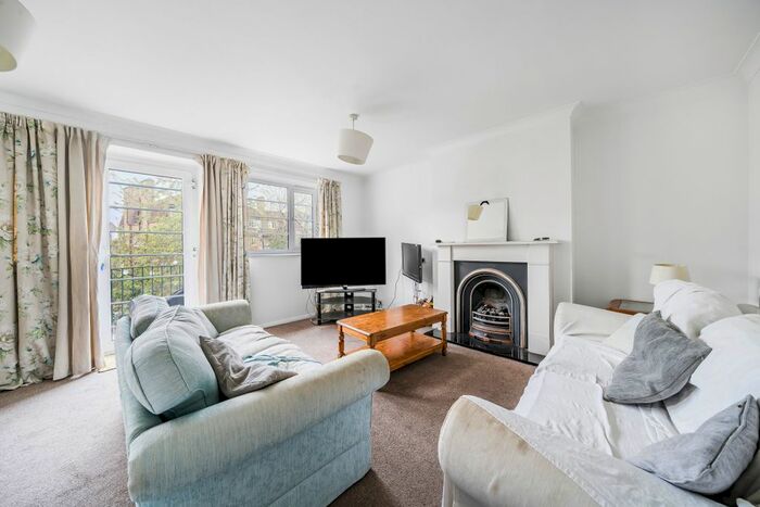 4 Bedroom Flat To Rent In Fir Court, Rotherhithe Street, SE16