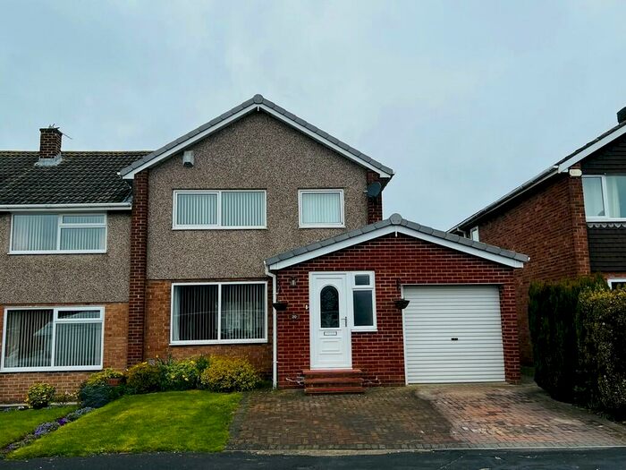 3 Bedroom Semi-Detached House To Rent In Buckinghamshire Road, Durham, DH1