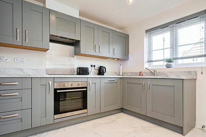 2 Bedroom Semi-Detached House For Sale In Waudby Way, Hull, HU9