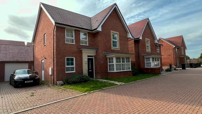 5 Bedroom Detached House To Rent In Visa View, Dunstable, Bedfordshire, LU6