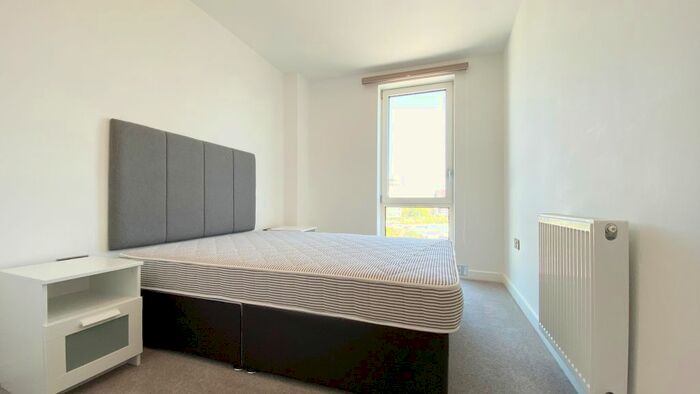 3 Bedroom Flat To Rent In Lockside Lane, Salford, M5