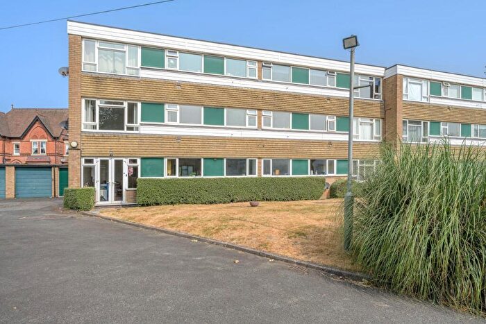 2 Bedroom Flat For Sale In Metchley Lane, Birmingham, B17