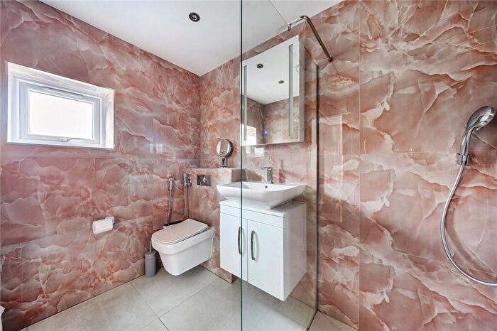 5 Bedroom Detached House To Rent In Aldershot Road, Fleet, Hampshire, GU51