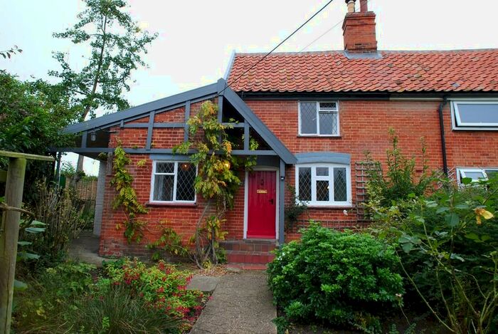 3 Bedroom Semi-Detached House To Rent In Yeomans Cottage, IP22