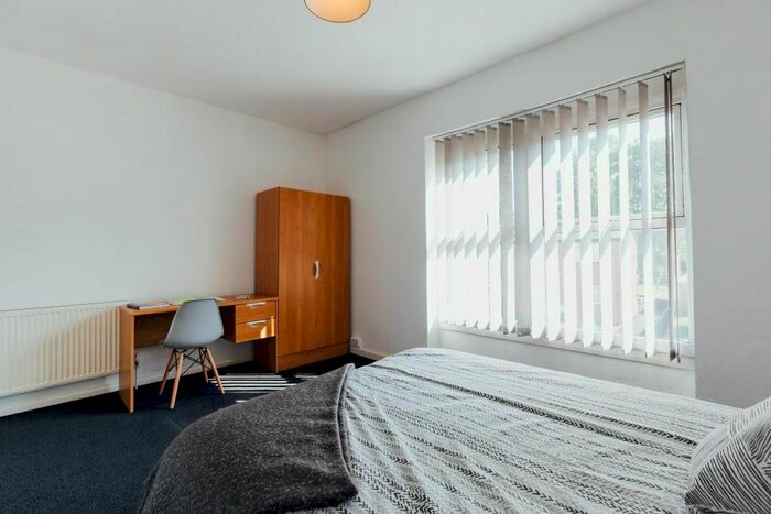 4 Bedroom Terraced House To Rent In Vaughan Way, London, E1W