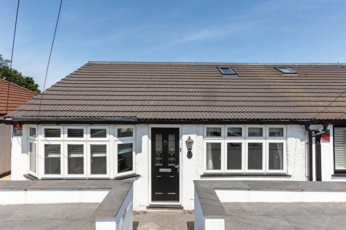 3 Bedroom Chalet For Sale In Driftwood Avenue, St Albans, AL2