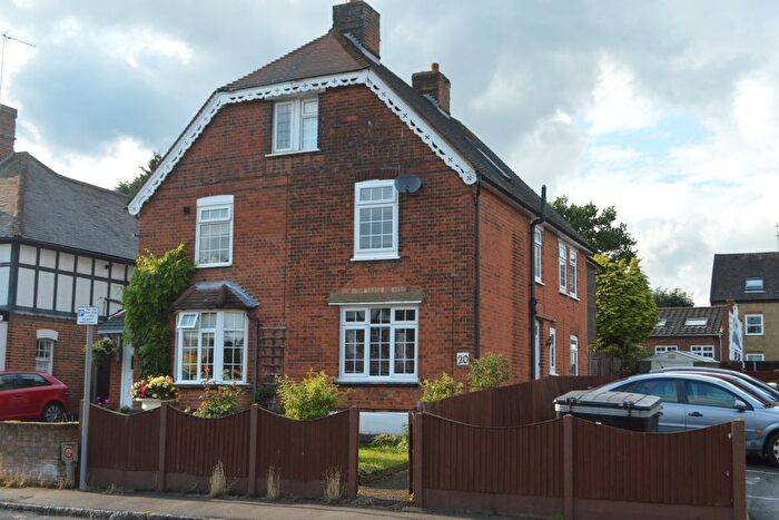 3 Bedroom Semi Detached House To Rent In Station Road, Knebworth, SG3