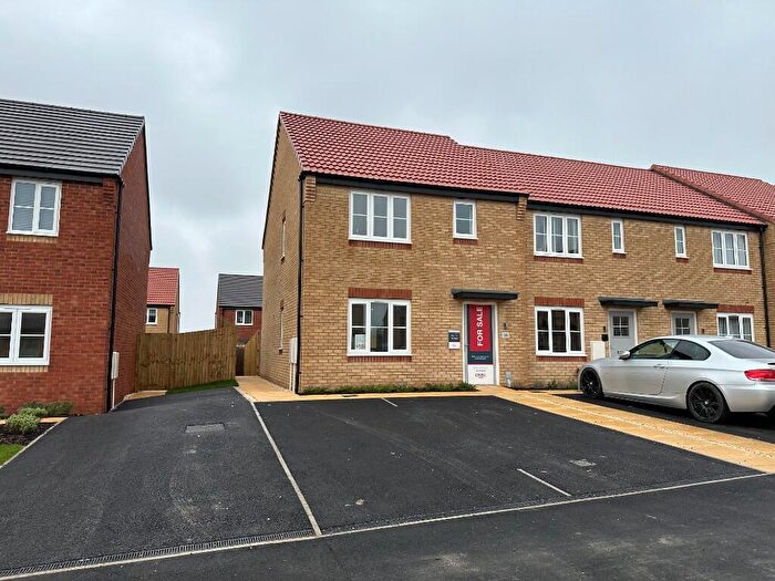 3 Bedroom End Of Terrace House For Sale In Chestnut Drive, Louth, Lincolnshire, LN11