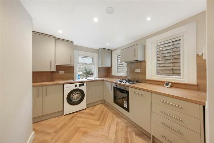1 Bedroom Flat To Rent In Lurline Gardens, SW11
