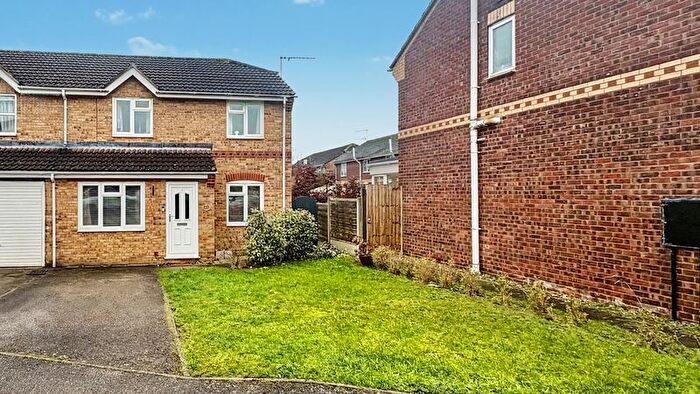 4 Bedroom Semi-Detached House For Sale In Hawthorn Drive, Sleaford, NG34