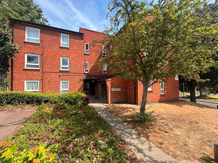1 Bedroom Flat To Rent In Villa Court, Old Bedford Road, Luton, Bedfordshire, LU2