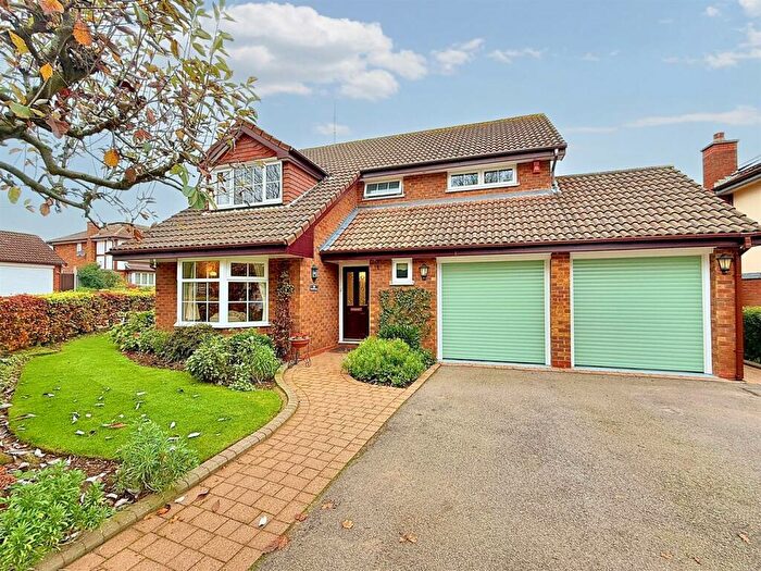 4 Bedroom Detached House For Sale In Dunton Close, Four Oaks, Sutton Coldfield, B75