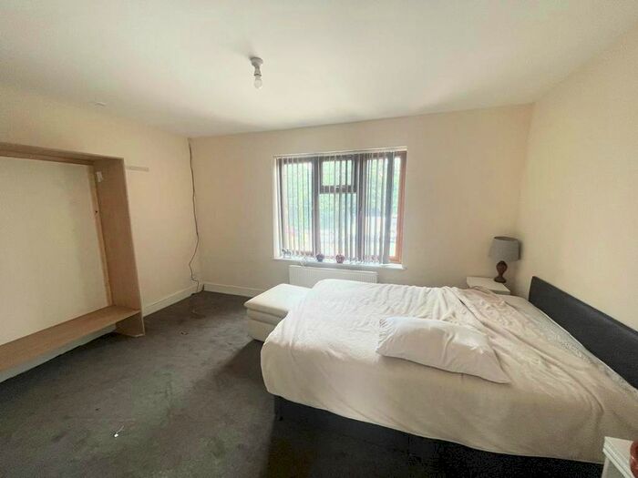 Studio To Rent In Great Cambridge Road, Cheshunt, EN8