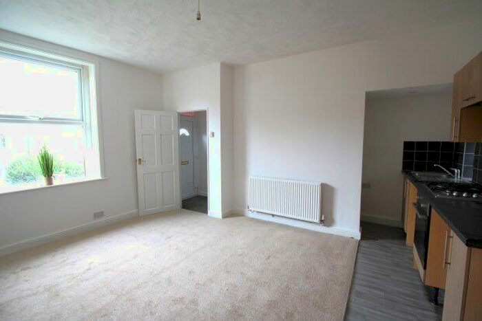 1 Bedroom Flat To Rent In Rawson Street, Bradford, BD12