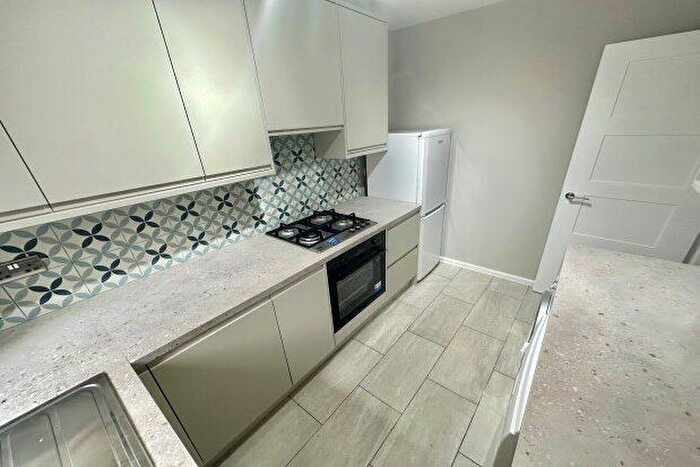 2 Bedroom Flat To Rent In Copers Cope Road, Beckenham, BR3