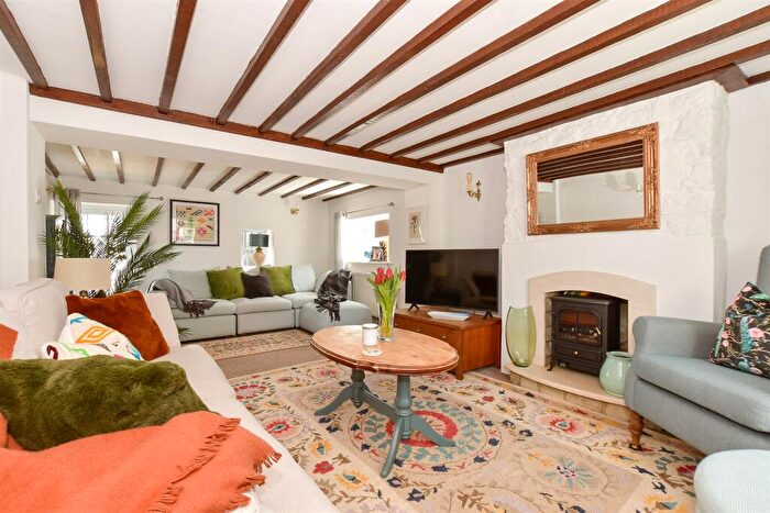 4 Bedroom Detached House For Sale In Colwell Road, Freshwater, Isle Of Wight, PO40