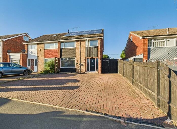 3 Bedroom Semi-Detached House For Sale In Coombe Drive, Sittingbourne, Kent, ME10