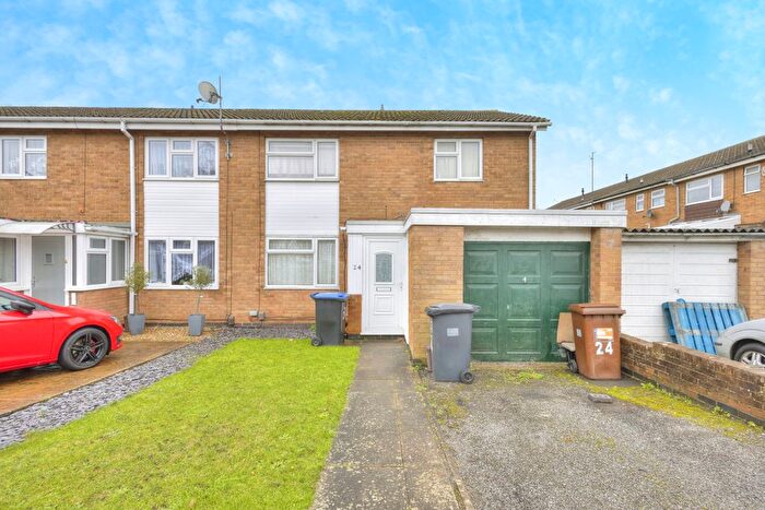 3 Bedroom End Of Terrace House For Sale In Porlock Close, Northampton, NN5