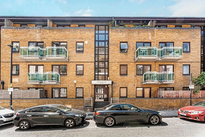 3 Bedroom Maisonette For Sale In St. Mary Graces Court, Cartwright Street, London, E1