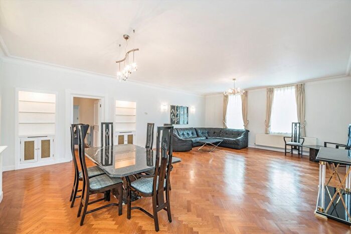 4 Bedroom Flat To Rent In Warwick Gardens, Holland Park, W14
