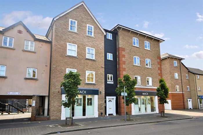 2 Bedroom Flat For Sale In Springfield Basin, Wharf Road, Chelmsford, CM2
