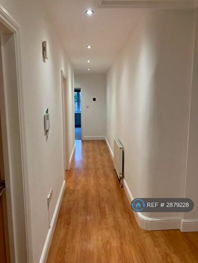 2 Bedroom Flat To Rent In Park Road, London, N14