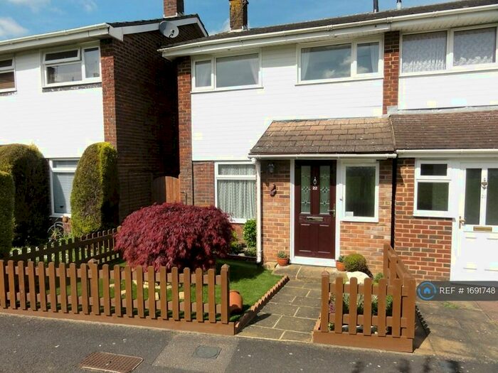 3 Bedroom Semi-Detached House To Rent In Fabian Close, Basingstoke, RG21