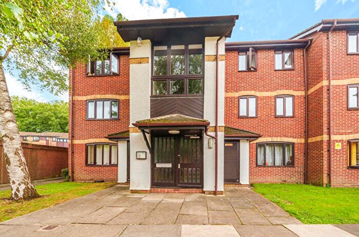 1 Bedroom Flat To Rent In Pennyroyal Court, Reading, RG1
