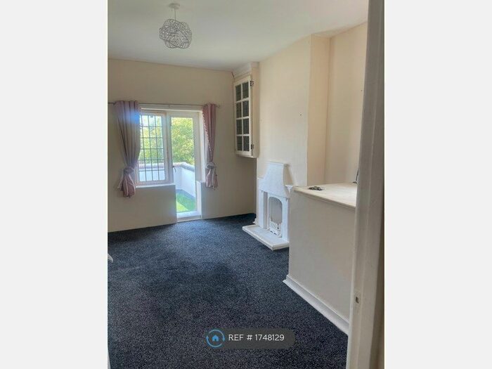 1 Bedroom Flat To Rent In Chalkwell Avenue, Westcliff-On-Sea, SS0