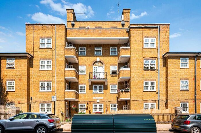 4 Bedroom Flat For Sale In Aldenham Street, Euston, NW1