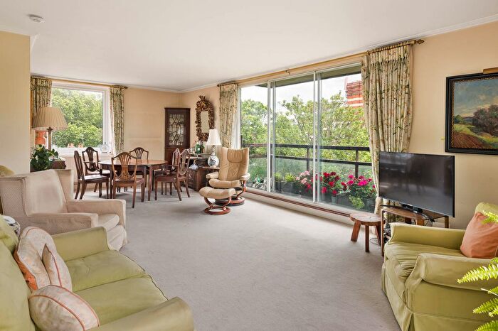 4 Bedroom Flat For Sale In Vicarage Gate, London, W8