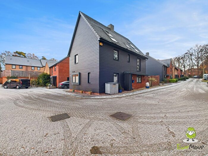 5 Bedroom Detached House For Sale In Fairway Road, Basingstoke, RG24