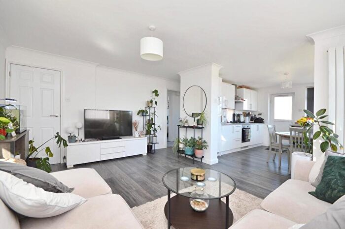 2 Bedroom Apartment For Sale In Highridge Green, Bristol, BS13