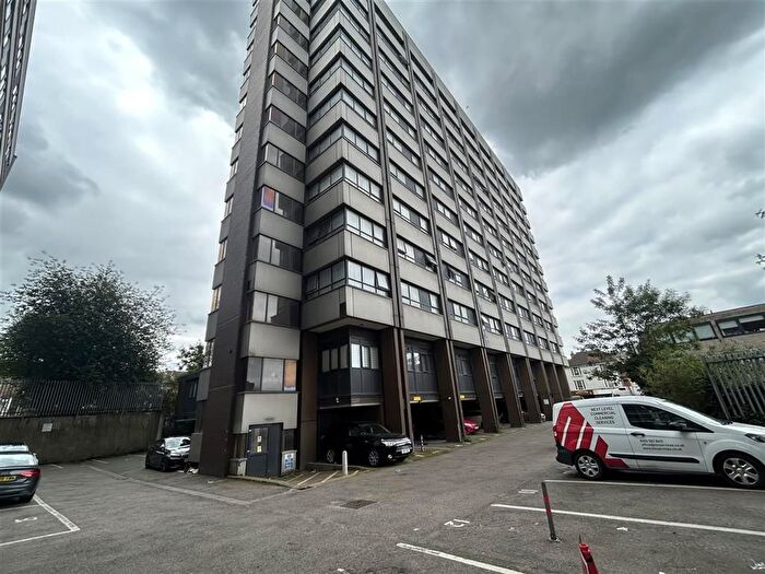 2 Bedroom Flat For Sale In - Lower Stone Street, Maidstone, ME15