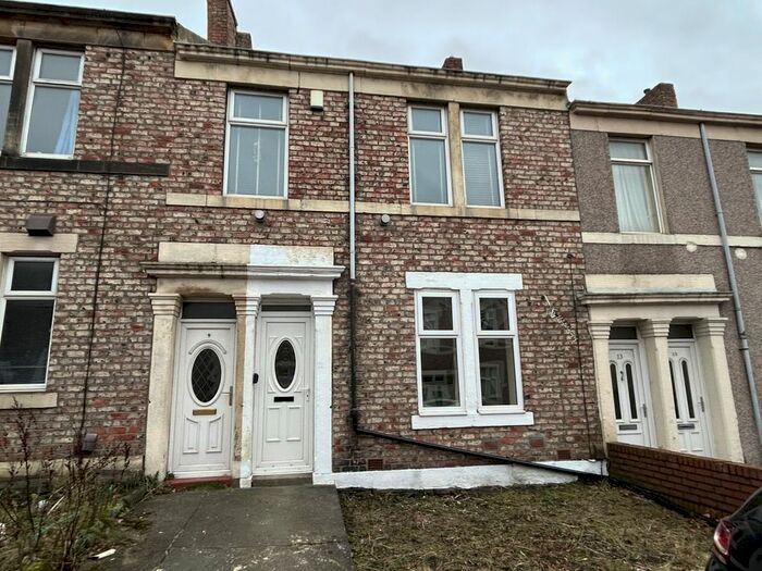 2 Bedroom Flat To Rent In Shipcote Terrace, Gateshead, Tyne And Wear, NE8