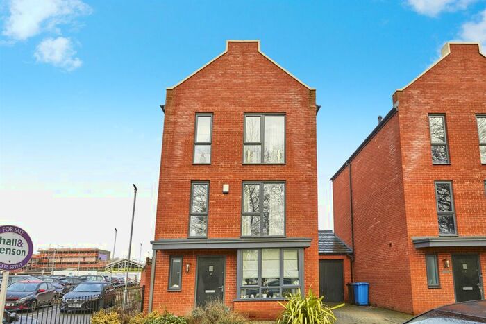 4 Bedroom Property To Rent In Somerset Close, Derby, DE22