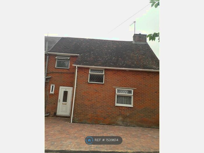 4 Bedroom Semi-Detached House To Rent In Battery Hill, Winchester, SO22