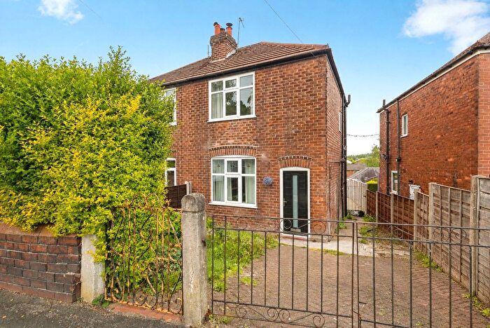 2 Bedroom Semi-Detached House For Sale In Vernon Avenue, Stockport, Greater Manchester, SK1