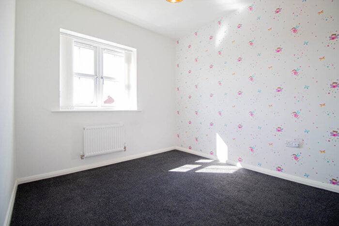2 Bedroom End Of Terrace House To Rent In Shinewater Park, HU7