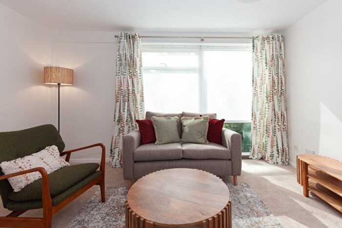 2 Bedroom Flat To Rent In Butler Close, Oxford, OX2