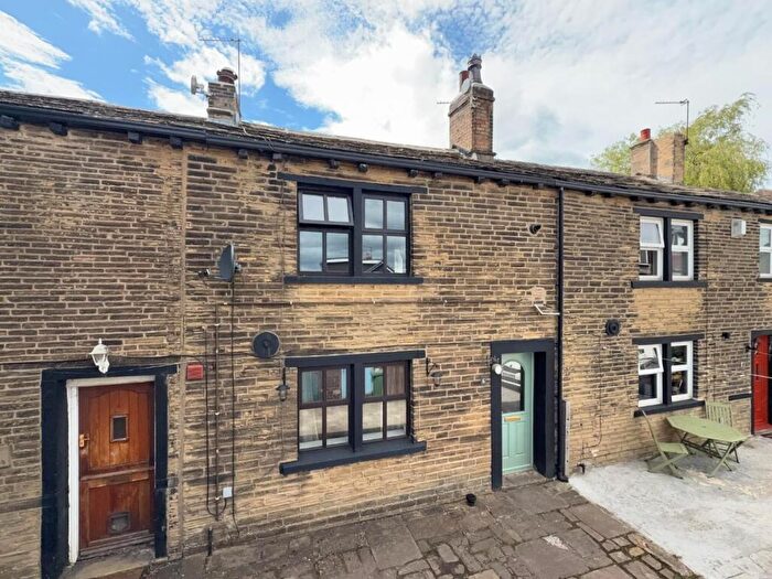 2 Bedroom Terraced House For Sale In Womersley Place, Stanningley, Pudsey, LS28