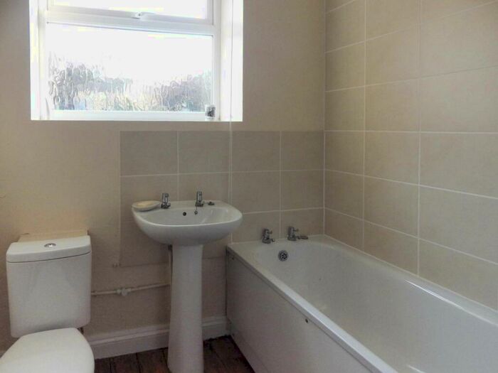 2 Bedroom Apartment To Rent In Bridge Street, Witney, Oxfordshire, OX28