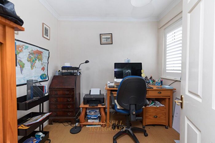 4 Bedroom Detached House For Sale In St. Marys Drive, Crawley, RH10