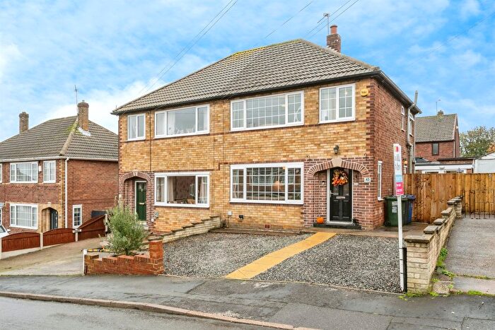 3 Bedroom Semi Detached House For Sale In St. Pauls Parade, Scawsby, Doncaster, DN5