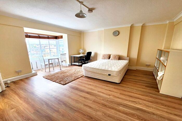 Apartment To Rent In Park Road, London, NW1