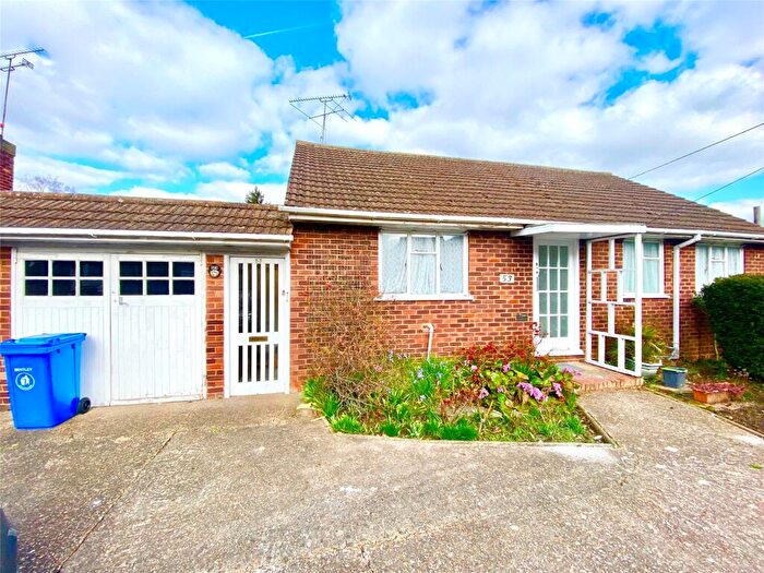 3 Bedroom Bungalow To Rent In Barkham Road, Wokingham, Berkshire, RG41