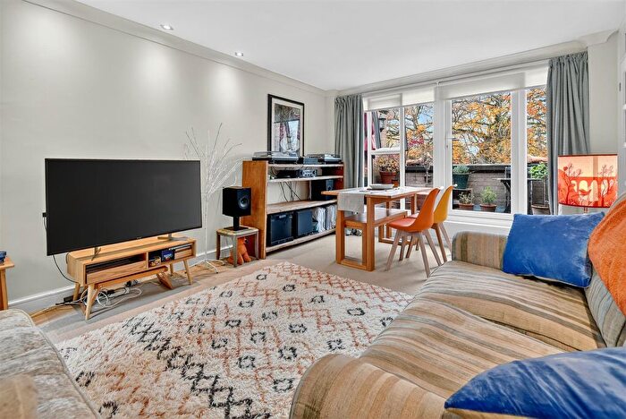 2 Bedroom Flat For Sale In Ouse Lea, York, YO30