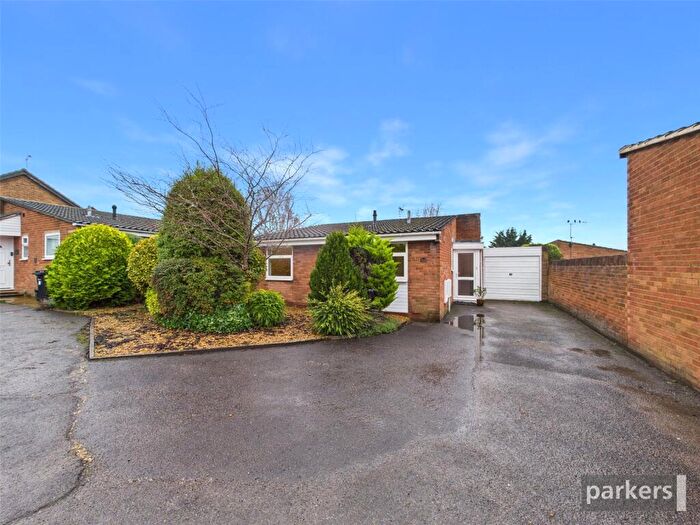 2 Bedroom Bungalow For Sale In Hurst Park Road, Twyford, Reading, Berkshire, RG10