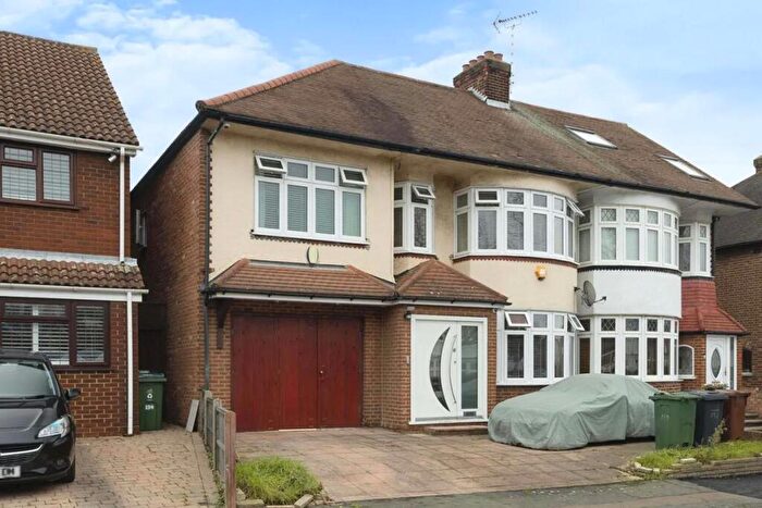 5 Bedroom Semi-Detached House For Sale In Endlebury Road, London, E4